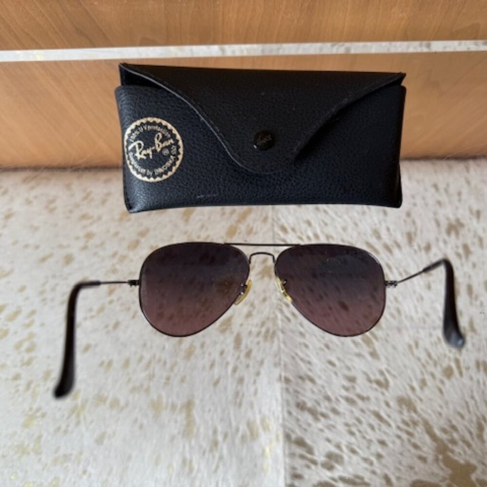 Pre-Loved Polarized Titanium Ray Ban Aviators with Blue/Purple Lenses - Picture 5 of 6
